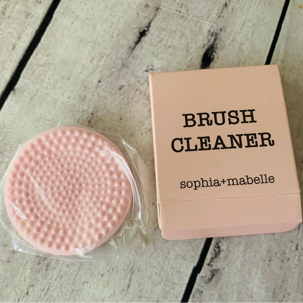 Sophia + Mabelle Makeup Brush Cleaner.
